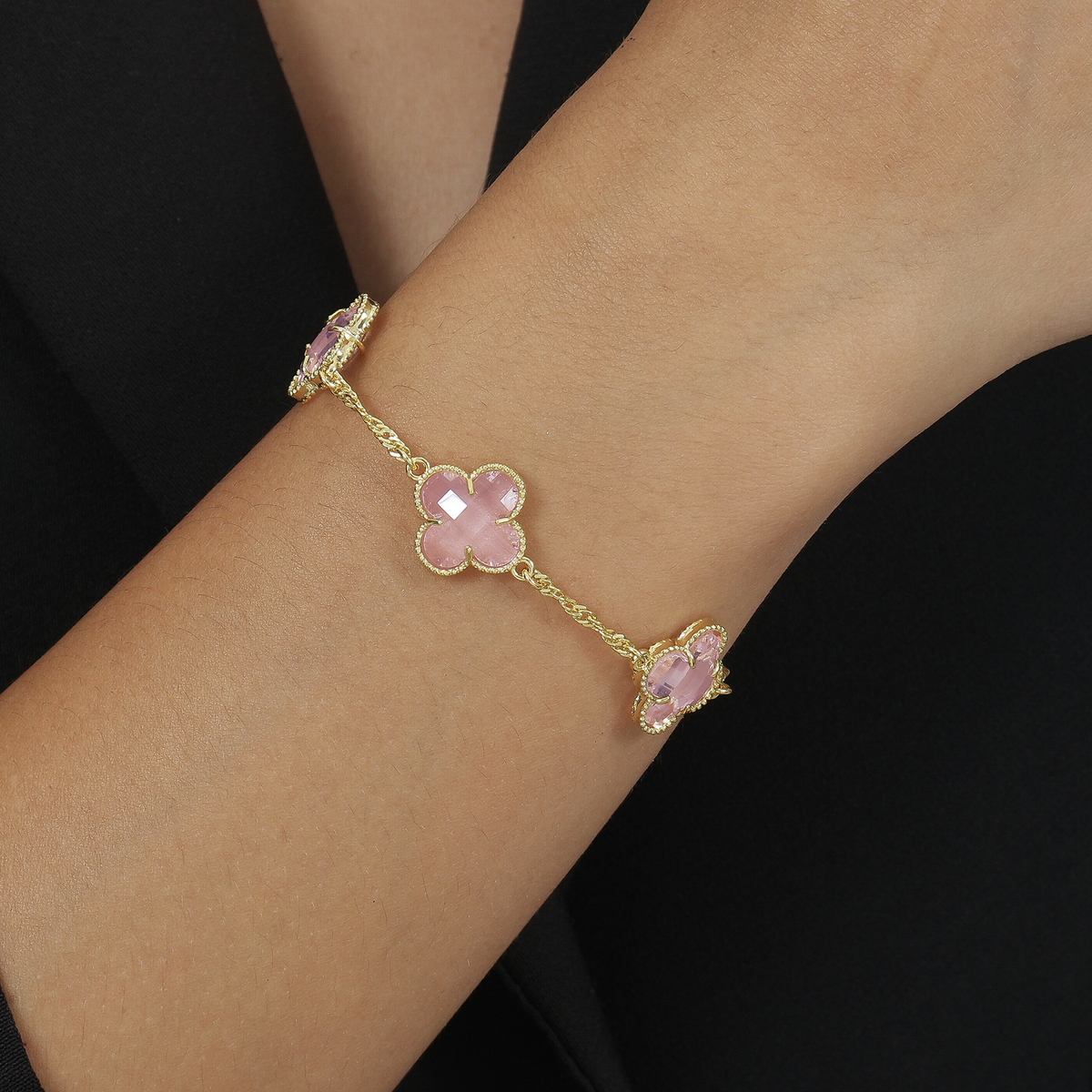 Pulseira Dourada Trevos Zircônia Rosa Banhado a Ouro 24K